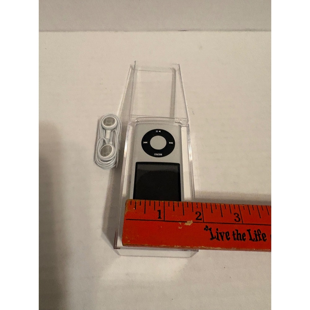 Apple iPod nano 5th Gen 8GB Silver MP3 Player A1320 PC535LL/A Case & Earbuds - Picture 6 of 6